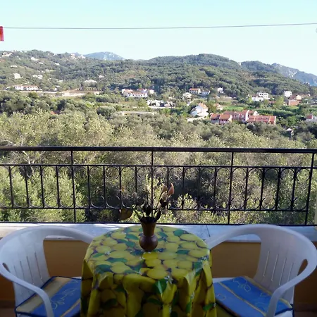 Helen * Αρίλλας